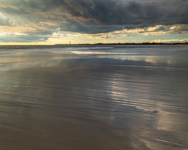 Jaynes Gallery 아티스트의 USA-New Jersey-Cape May National Seashore Sunset on ocean and beach scenic작품입니다.
